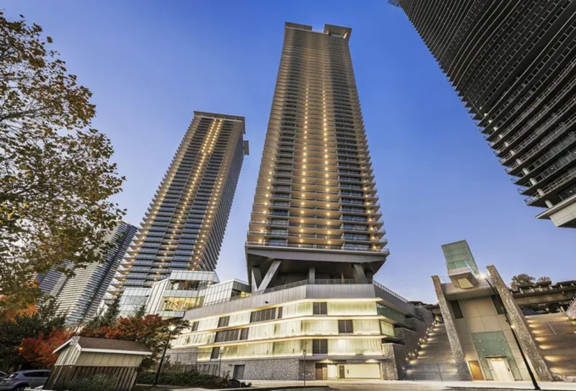 https://d2d56882uwwjpl.cloudfront.net/concord_brentwood_hillside_west_tower_1_rent_it_furnished_4_a809475ef4.jpg