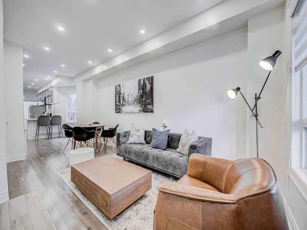 https://d2d56882uwwjpl.cloudfront.net/large_717_Palmerston_photos_living_room_2_0f4e8d47db.jpg