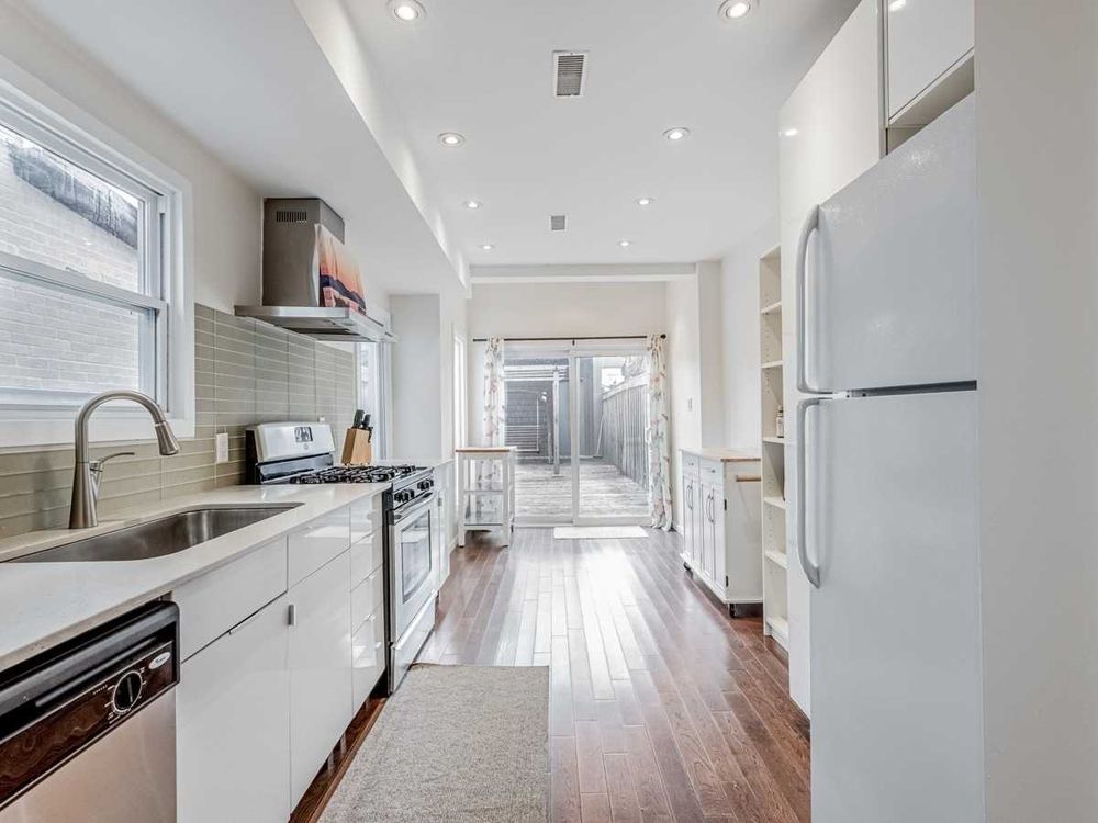 Exceptional Little Portugal Furnished House, Toronto Rent It