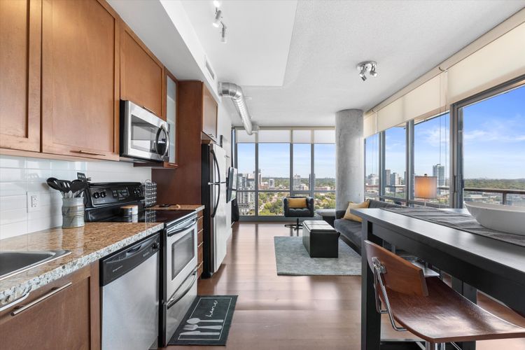 https://d2d56882uwwjpl.cloudfront.net/medium_05_Kitchen_and_Dining_Area_b6f796e5c8.jpg