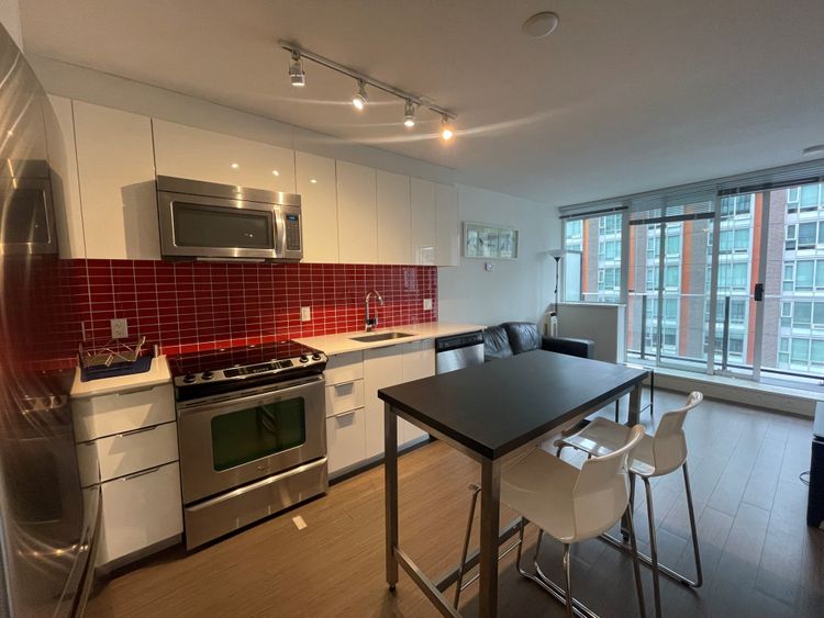 https://d2d56882uwwjpl.cloudfront.net/medium_1325_Rolston_Street_2_62ce6fe45d.jpg