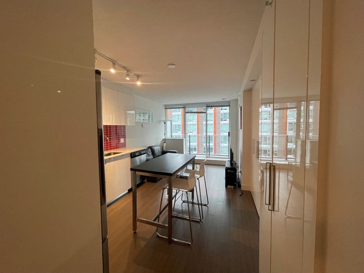 https://d2d56882uwwjpl.cloudfront.net/medium_1325_Rolston_Street_7_216c927433.jpg
