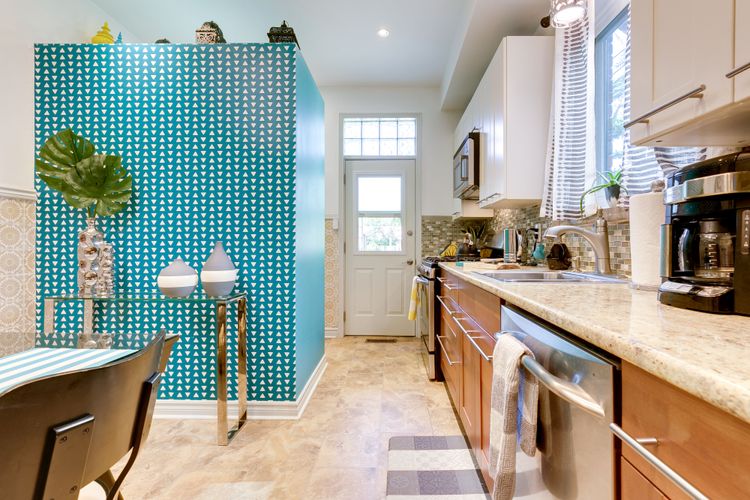 Little Italy Furnished House Entire Floor, Toronto Rent It