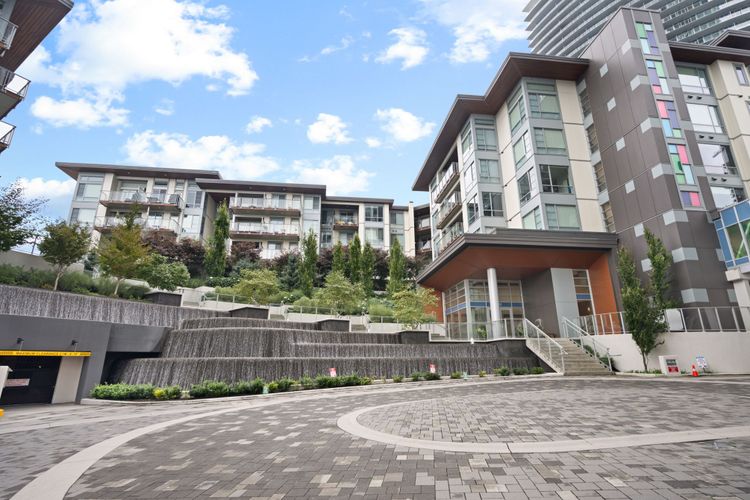 https://d2d56882uwwjpl.cloudfront.net/medium_421_1768_Gilmore_Ave_Burnaby_01_90883eeab4.jpg