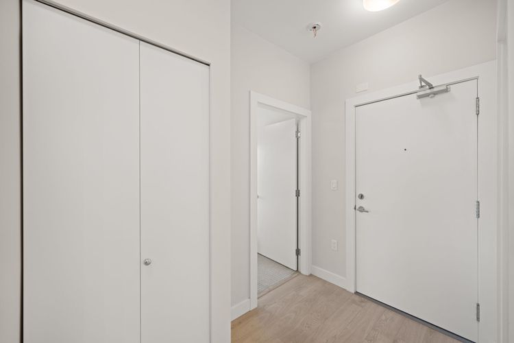 https://d2d56882uwwjpl.cloudfront.net/medium_421_1768_Gilmore_Ave_Burnaby_04_4bf0bb64e3.jpg