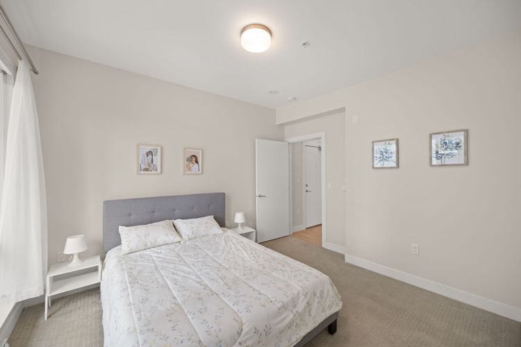 https://d2d56882uwwjpl.cloudfront.net/medium_421_1768_Gilmore_Ave_Burnaby_24_9373f656aa.jpg