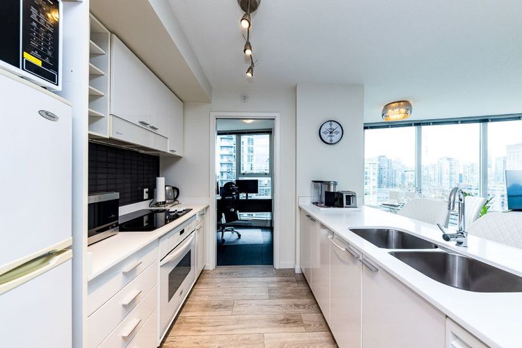 Downtown Vancouver Furnished Condo in Spectrum 4, Vancouver | Rent It ...