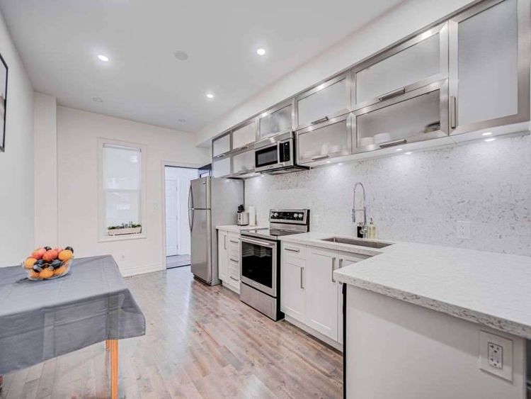 https://d2d56882uwwjpl.cloudfront.net/medium_717_Palmerston_photos_kitchen_3_f08c30488f.jpg