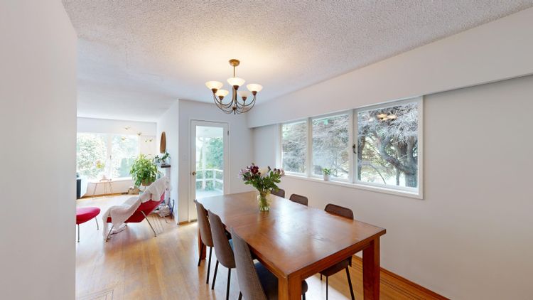 https://d2d56882uwwjpl.cloudfront.net/medium_74_Desswood_Pl_West_Vancouver_BC_V7_S_1_B9_03162024_014503_bfe9f152c0.jpg