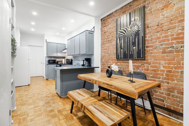 https://d2d56882uwwjpl.cloudfront.net/medium_Dorion_airbnb_12_21f7359c8d.jpg