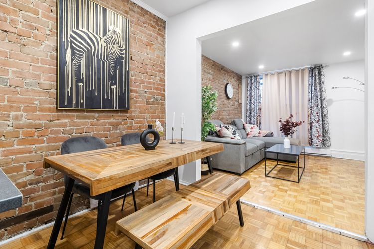 https://d2d56882uwwjpl.cloudfront.net/medium_Dorion_airbnb_7_e800c98783.jpg