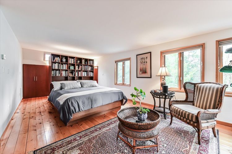 https://d2d56882uwwjpl.cloudfront.net/medium_Master_Bedroom_1_c8c621acd9.jpg