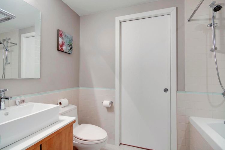 https://d2d56882uwwjpl.cloudfront.net/medium_Mosaique_1_bedroom_bathroom_59beb7b4e7.jpg