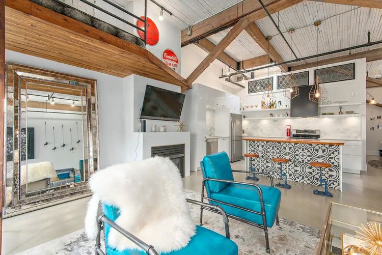 https://d2d56882uwwjpl.cloudfront.net/medium_the_new_yorker_1066_Hamilton_St_402_Furnished_14_2fdddfe183.jpg