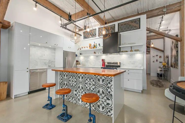 https://d2d56882uwwjpl.cloudfront.net/medium_the_new_yorker_1066_Hamilton_St_402_Furnished_3_4c64088f92.jpg