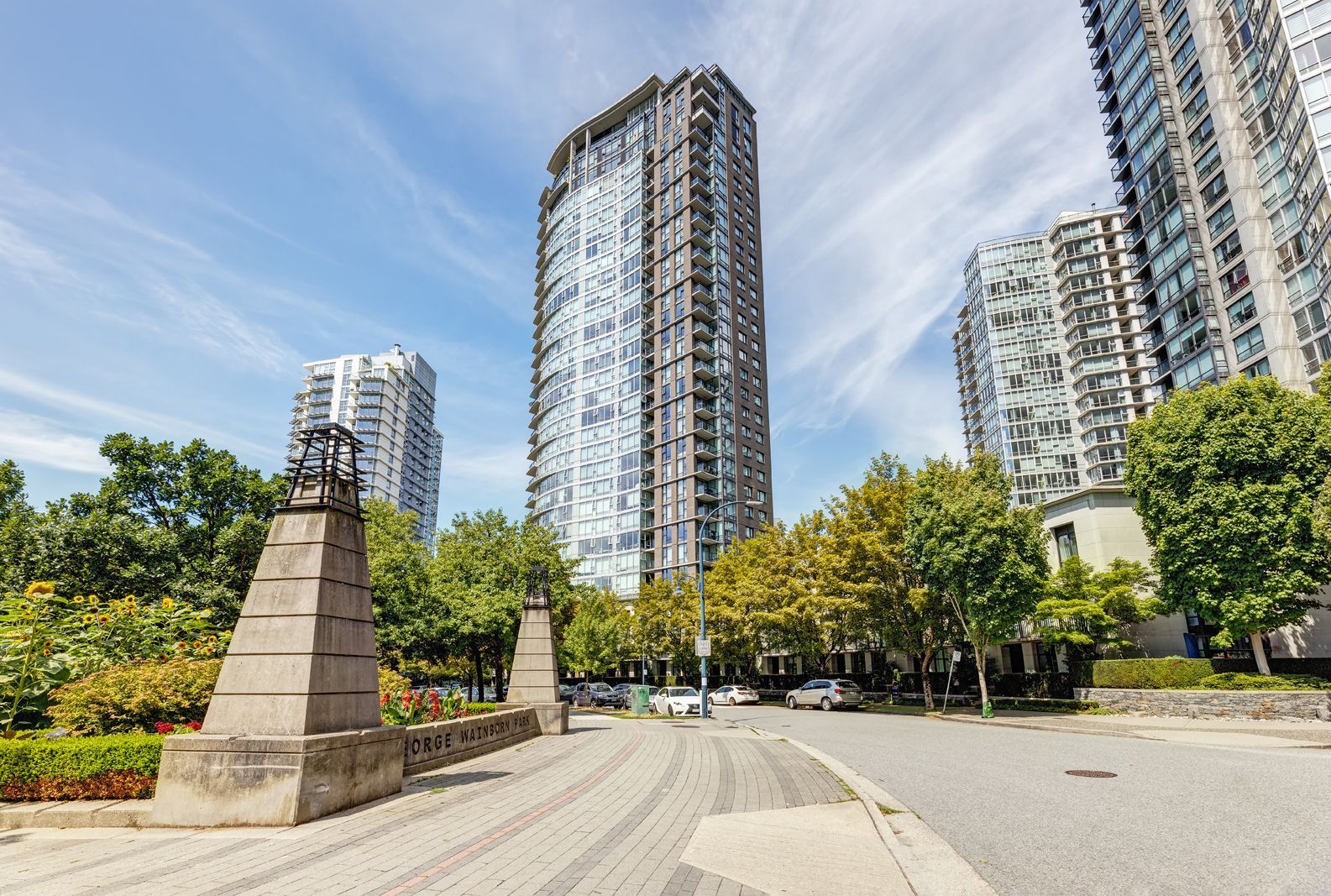 https://d2d56882uwwjpl.cloudfront.net/park_west_ii_583_Beach_Crescent_rent_it_furnished_5_5e4f324cb9.jpg