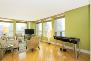 https://d2d56882uwwjpl.cloudfront.net/toronto/2019/01/23722_living_room_6_6_20190116014859-300x200.jpg