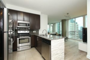 https://d2d56882uwwjpl.cloudfront.net/toronto/2020/03/24900_kitchen_9_9_20200313200529-300x200.jpg
