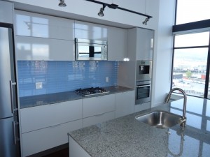 https://d2d56882uwwjpl.cloudfront.net/vancouver/2012/05/Kitchen-300x225.jpg