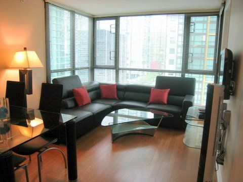 https://d2d56882uwwjpl.cloudfront.net/vancouver/2012/06/1367-Alberni-Street-Vancouver-BC-living-room.jpg