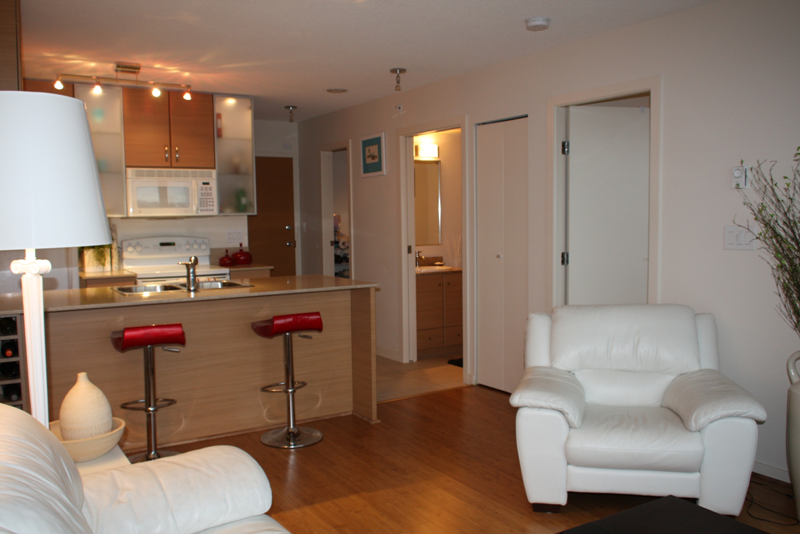 https://d2d56882uwwjpl.cloudfront.net/vancouver/2012/09/977-Mainland-Vancouver-BC-livingroom.png