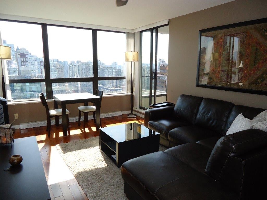Downtown Vancouver Furnished Condo in Electric