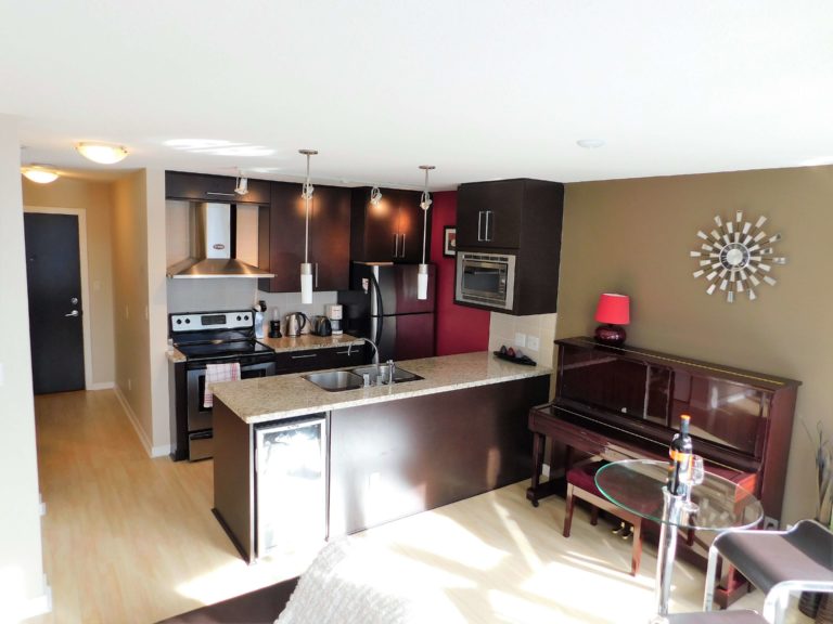 Tinseltown Crosstown Furnished Condo in Espana II, Vancouver Rent