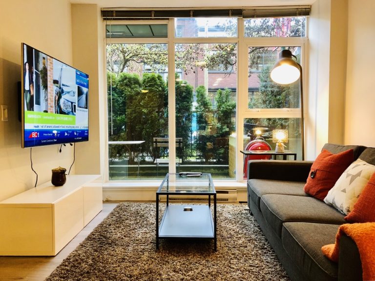 Dazzling Yaletown Furnished Townhouse in H H, Vancouver Rent It