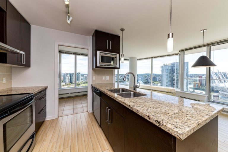 Tinseltown Crosstown Unfurnished Condo in Espana I, Vancouver Rent