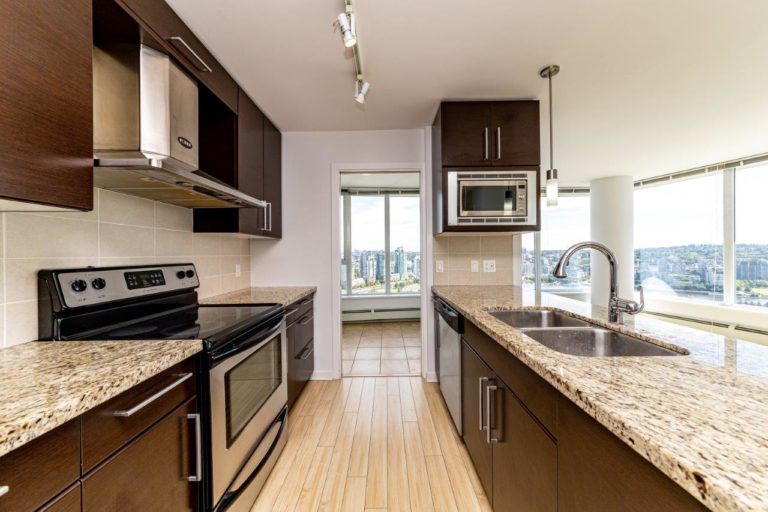 Tinseltown Crosstown Unfurnished Condo in Espana I, Vancouver Rent