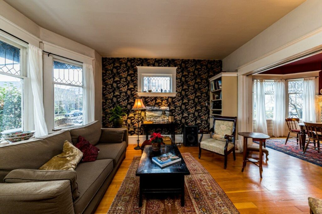 https://d2d56882uwwjpl.cloudfront.net/vancouver/2020/10/1576kitchener-3-1024x682.jpg