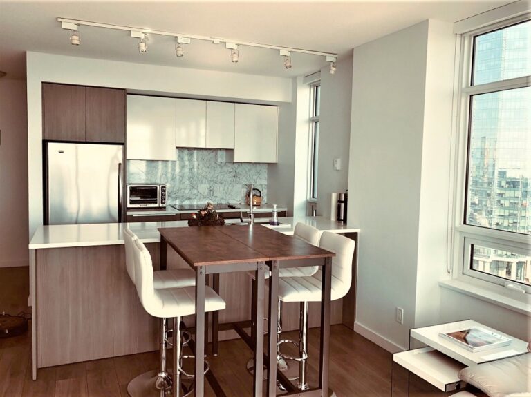 Wonderful Metrotown Furnished Condo in Metroplace, Burnaby Rent It